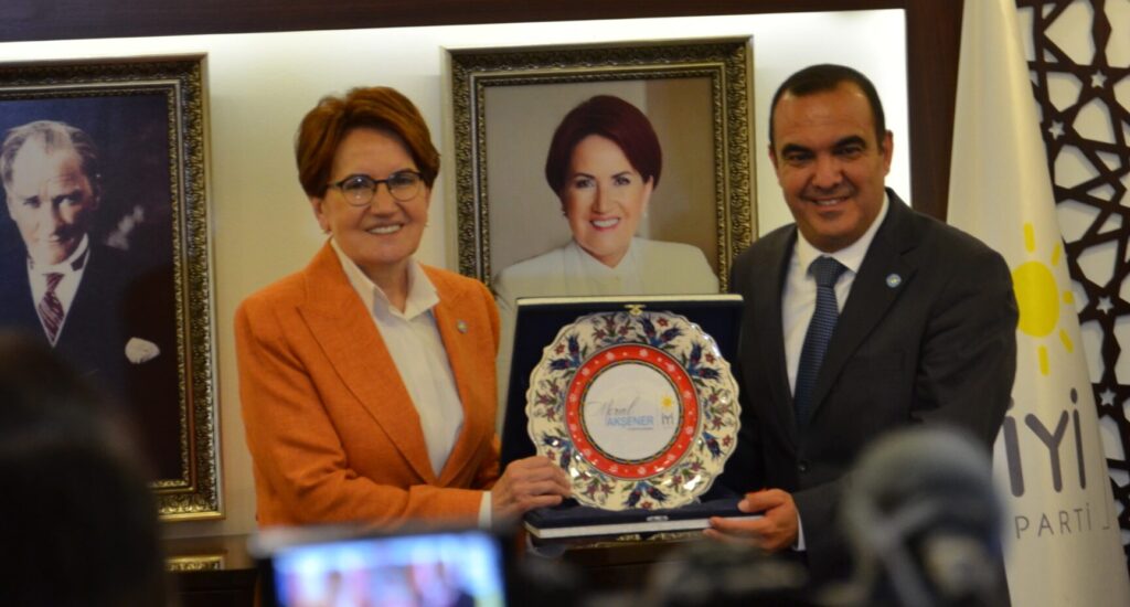 Meral Akşener İzmir'de İzmir adayını ilan etti