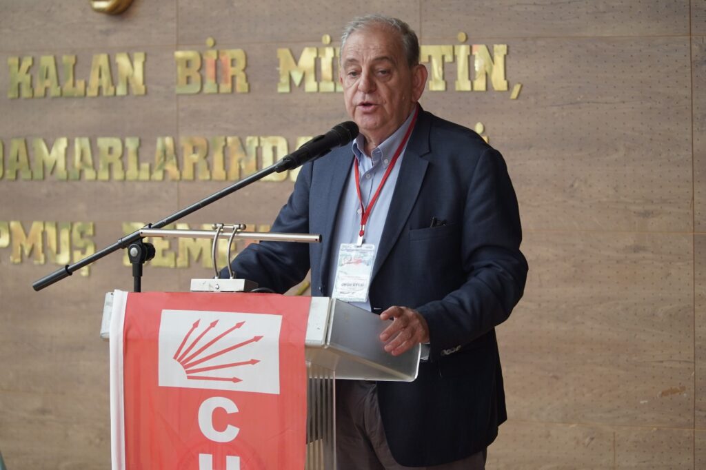 CHP İzmir Milletvekili Rıfat Nalbantoğlu; İyi Parti Lideri Meral Akşener'in İzmir'in koku sorunu olduğu ve sığınmacılara yönelik açıklamalarına "Ne yazık ki, iki iddiası da karavana!" sözüyle yanıt verdi.