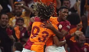 Galatasaray 2 dakikada hayata döndü