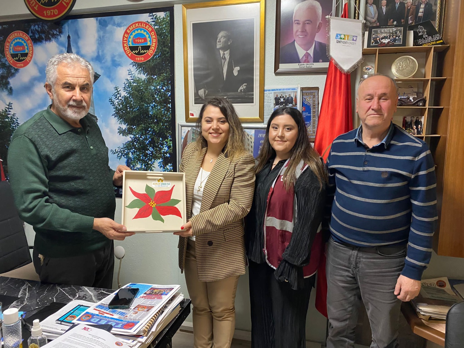 Asırlık Çınar Evleri’ni Türkiye Emekliler Derneği’ne tanıttı