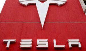 Tesla maaşlara dev zam yaptı