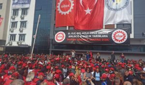 DİSK İzmir’den CHP’ye desteğini ilan etti