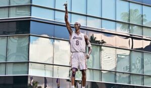 Kobe Bryant’ın heykelinde skandal hata!