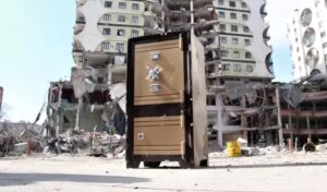 Depremde bulunan sahipsiz kasalar açıldı!