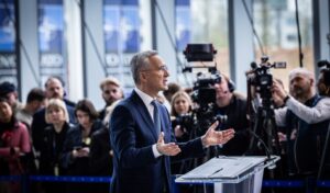 Stoltenberg: “Rusya geleceğini Pekin’e ipotek ediyor”