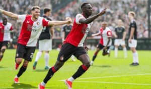 Feyenoord’dan derbide Ajax’a tarihi fark!