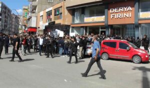 Şırnak’ta izinsiz yürüyüşe polis müdahalesi: 11 gözaltı