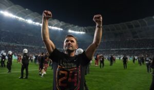 Okan Buruk kararını verdi: Galatasaray’da 9 yolcu!