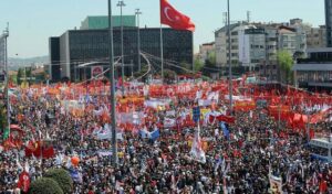 Taksim’e çıkmak isteyen gruplara polis müdahalesi