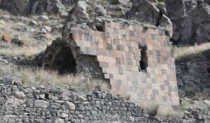 Kars’ta 150 yıllık ‘Gürcü Kilisesi’ talan edildi