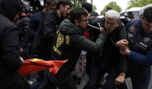Taksim yasağına karşı çıkan 12 kişi daha gözaltına alındı