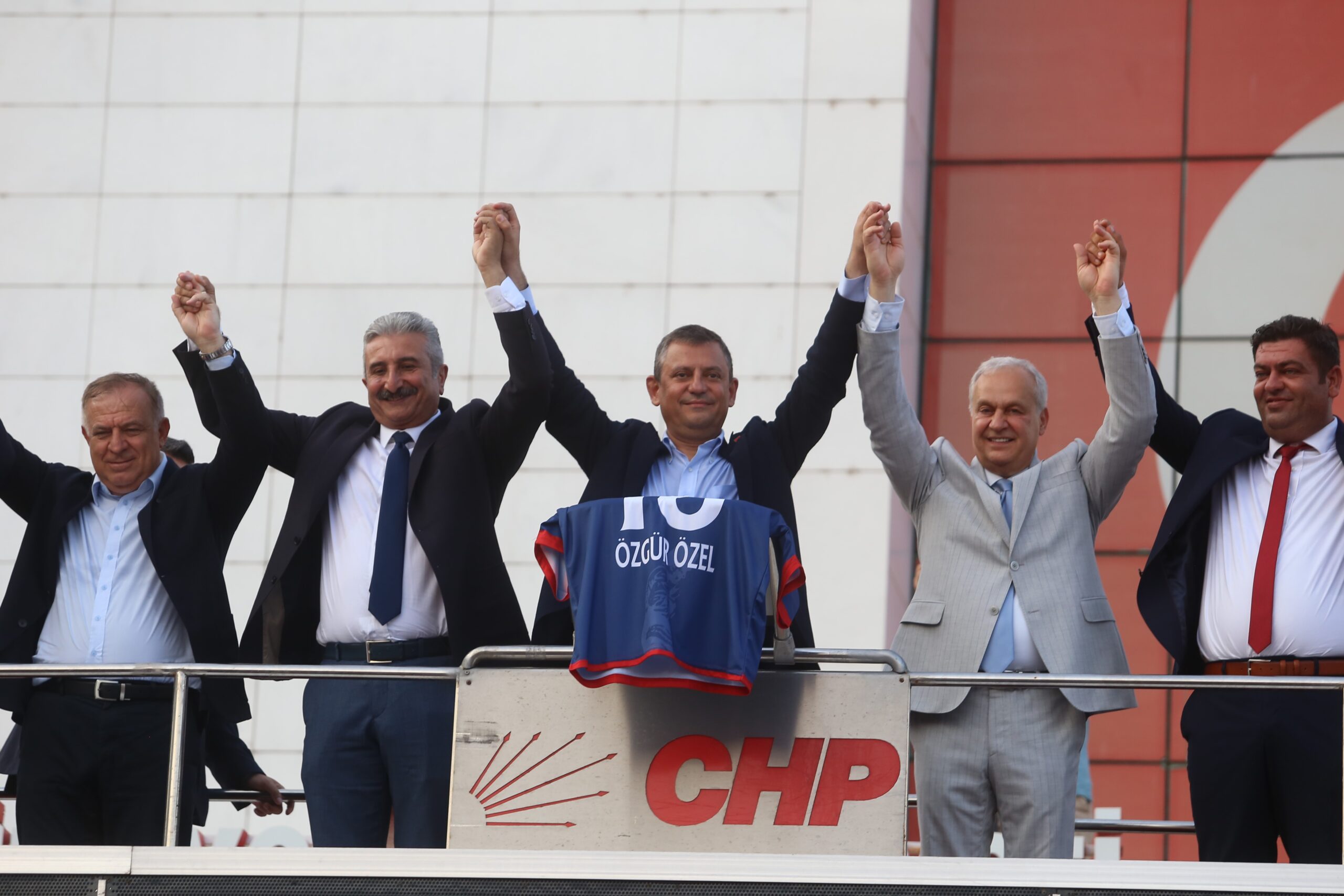 CHP lideri Özel’den borç tepkisi: Mali darbe girişimidir