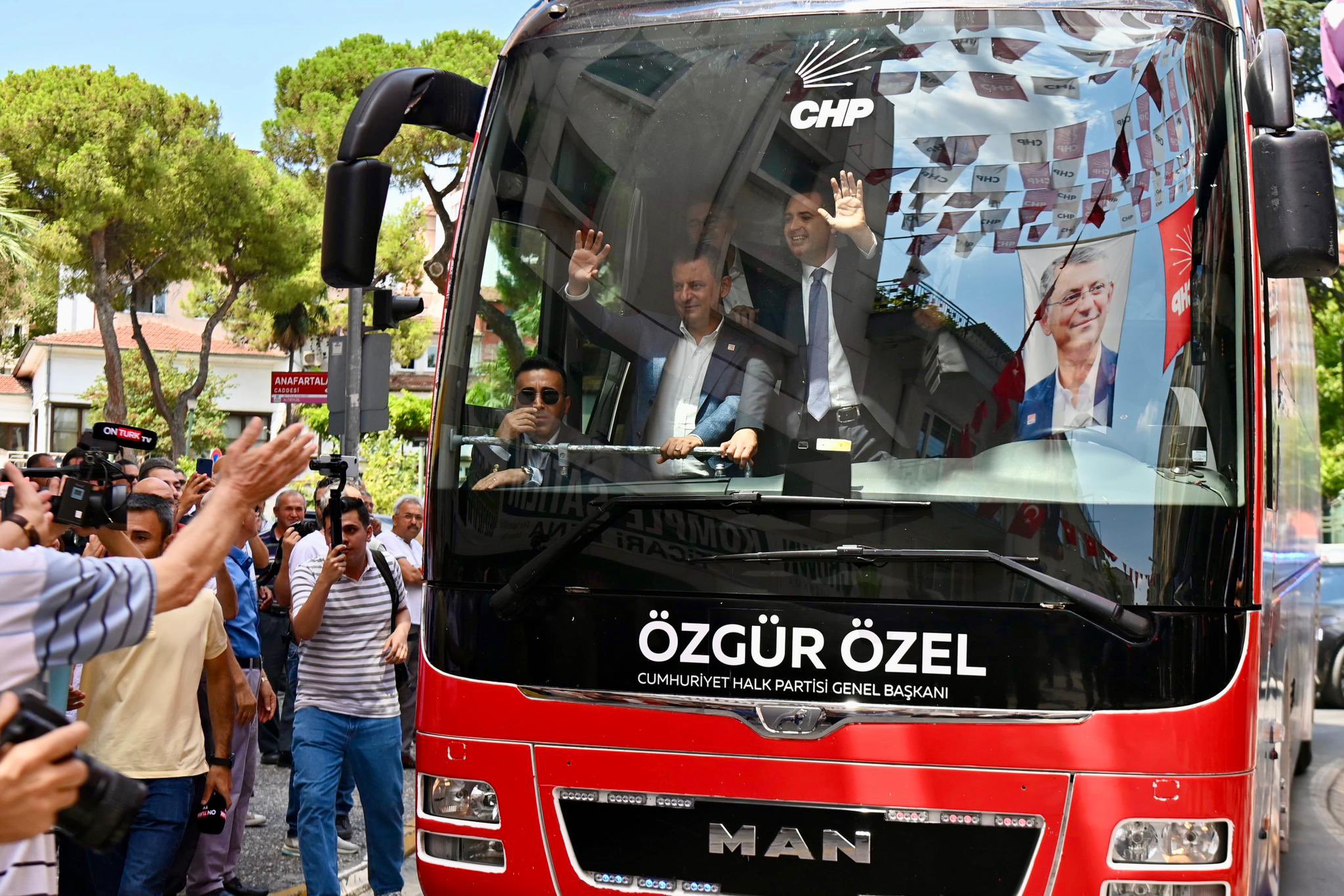 Özgür Özel’den Erdoğan’a: Düş yakamızdan!
