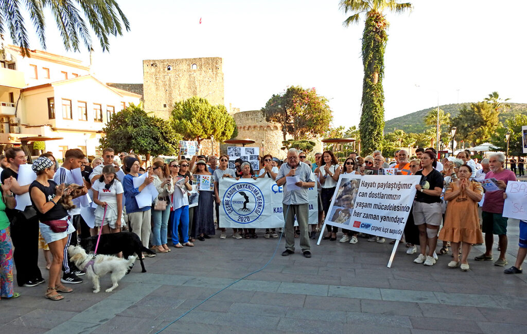 Çeşme'de 'Katliam Yasasına Hayır' eylemi