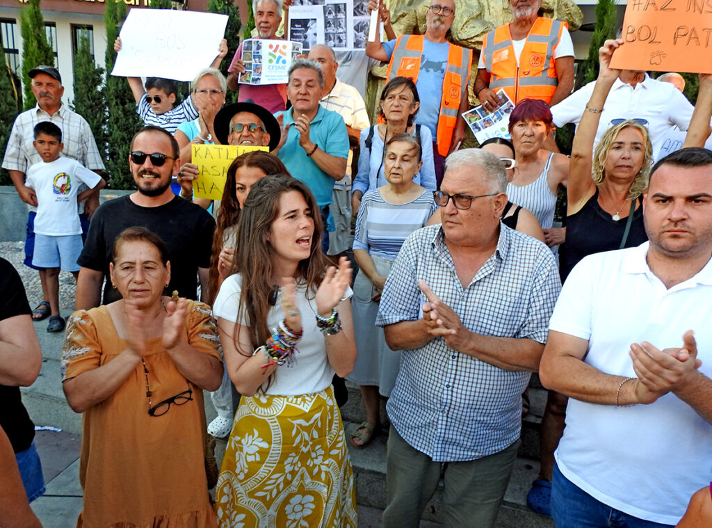 Çeşme'de 'Katliam Yasasına Hayır' eylemi