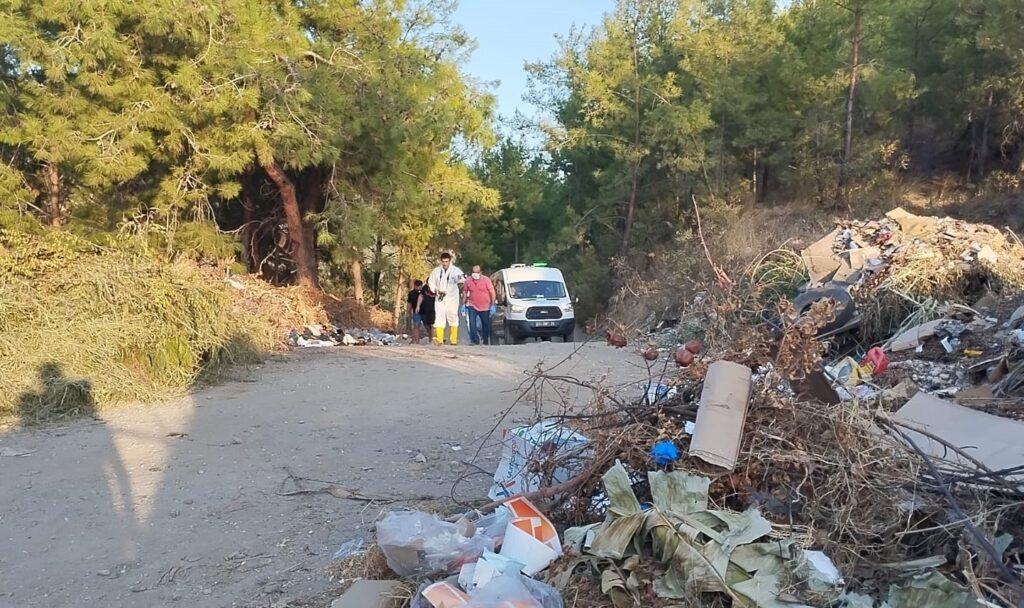 Bidon içerisinde ayakları bağlı olarak bulunan çıplak erkek cesedinin emekli öğretim görevlisi Selahattin Doludeniz'e ait olduğu belirlendi.