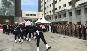 Şehit edilen polis memuru için tören