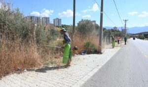 Kuşadası Belediyesi görüntü kirliliğine son veriyor