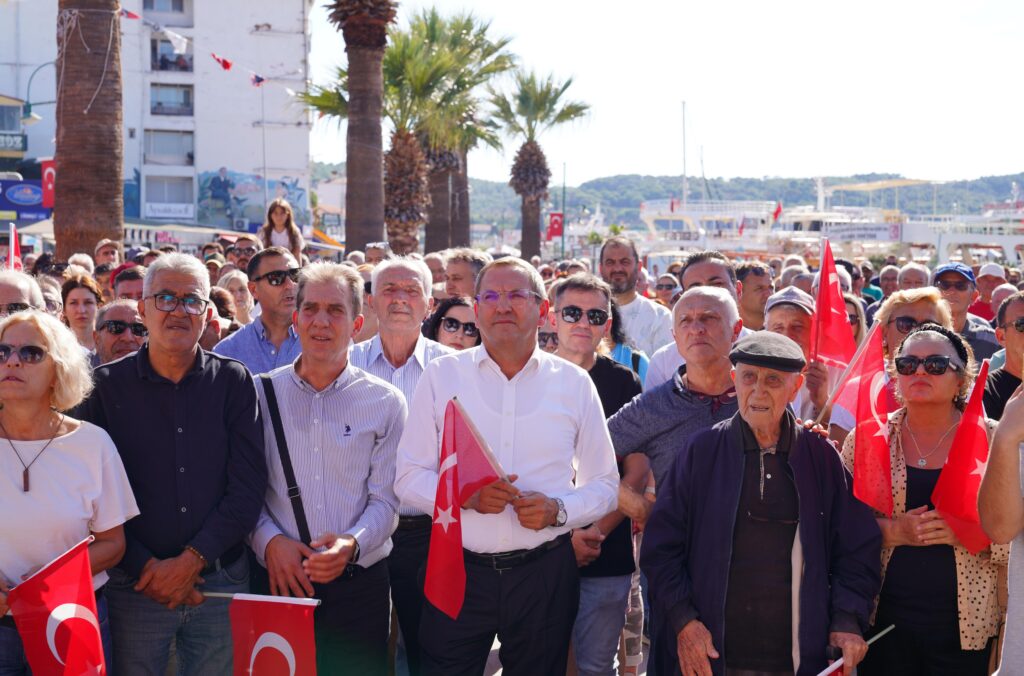 Atatürk düşmanına tepki... Yaşasın Atatürk, Yaşasın Cumhuriyet