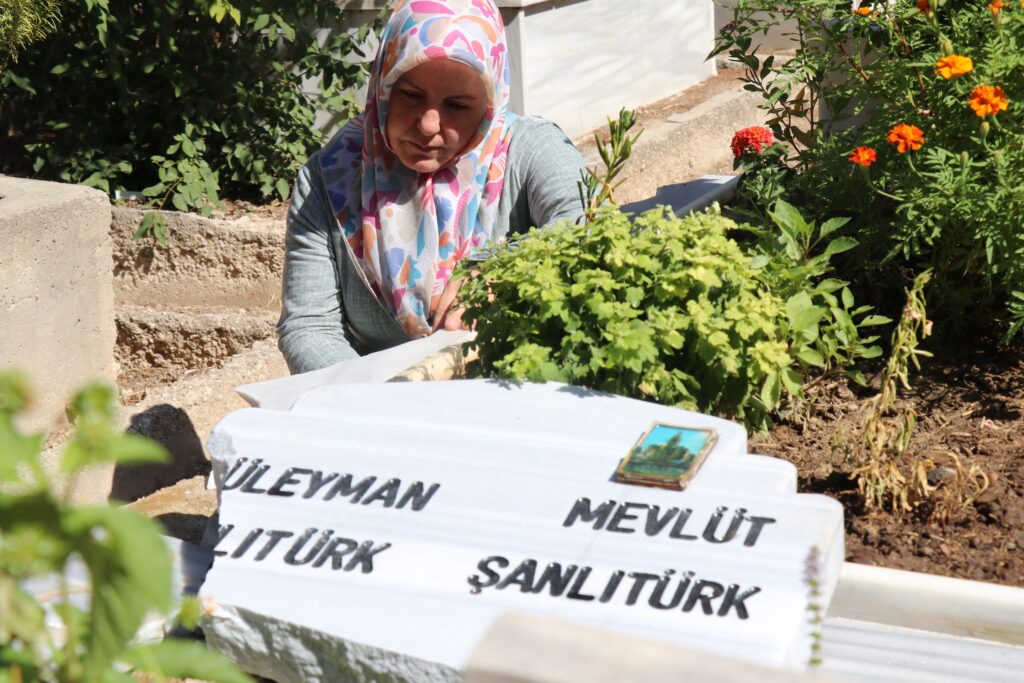 Evlilik teklifini reddetti, Eşinin mezarına saldırdılar