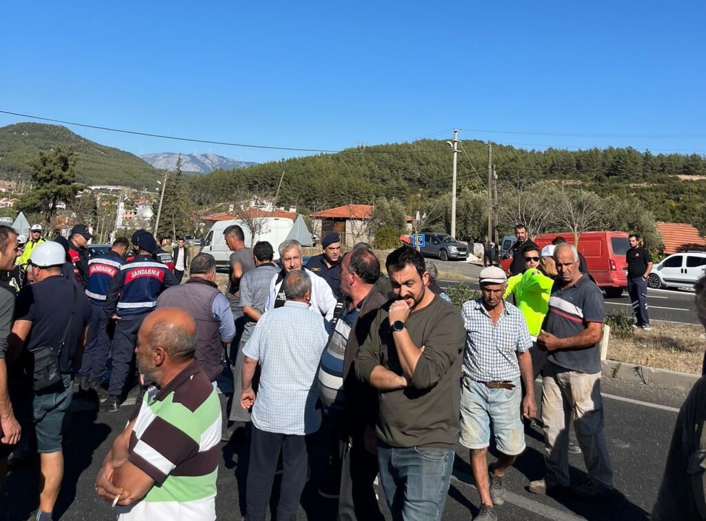 Ölümlü kaza sonrası yolu kapattılar