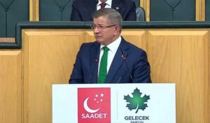 Ahmet Davutoğlu kürsüde ağladı!