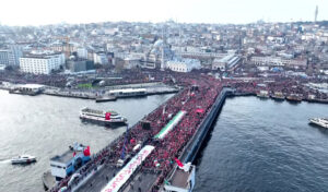 Galata Köprüsü’nde ‘Gazze’ mitingi…