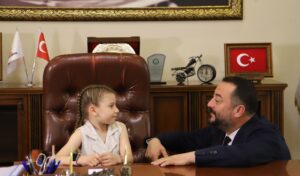 23 Nisan’da Başkanlık Koltuğuna Esila Oturdu